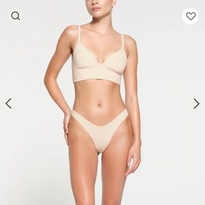 NWT SKIMS Triangle longline bralette